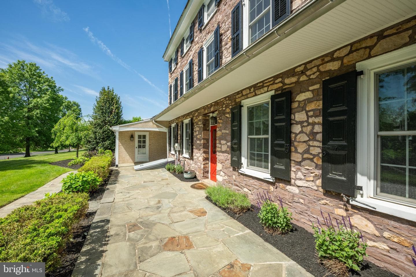 895 Summerset Place photo 8