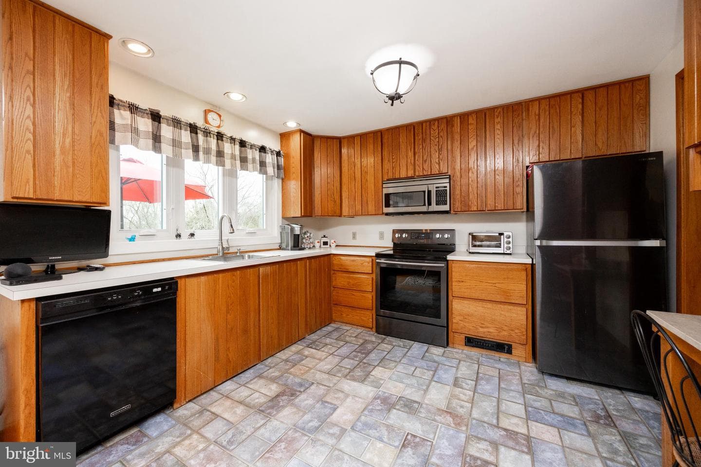961 Crest Road photo 17