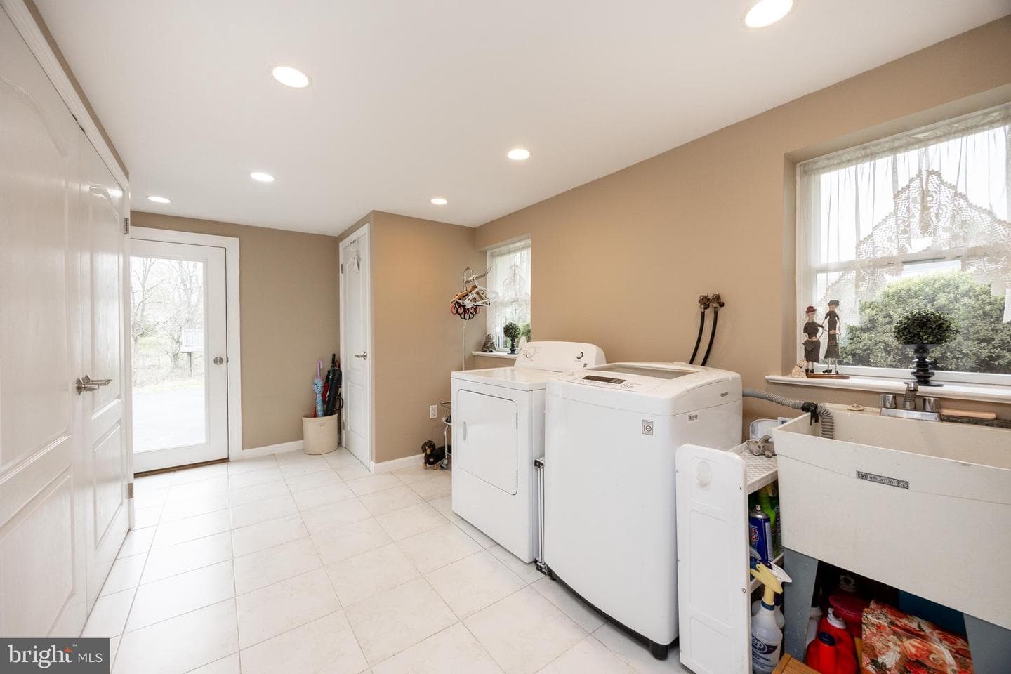 961 Crest Road photo 25