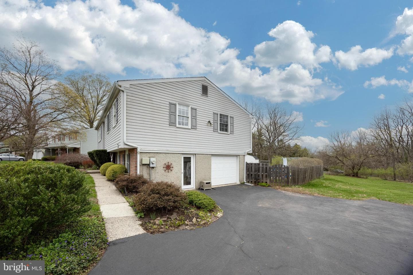 961 Crest Road photo 38