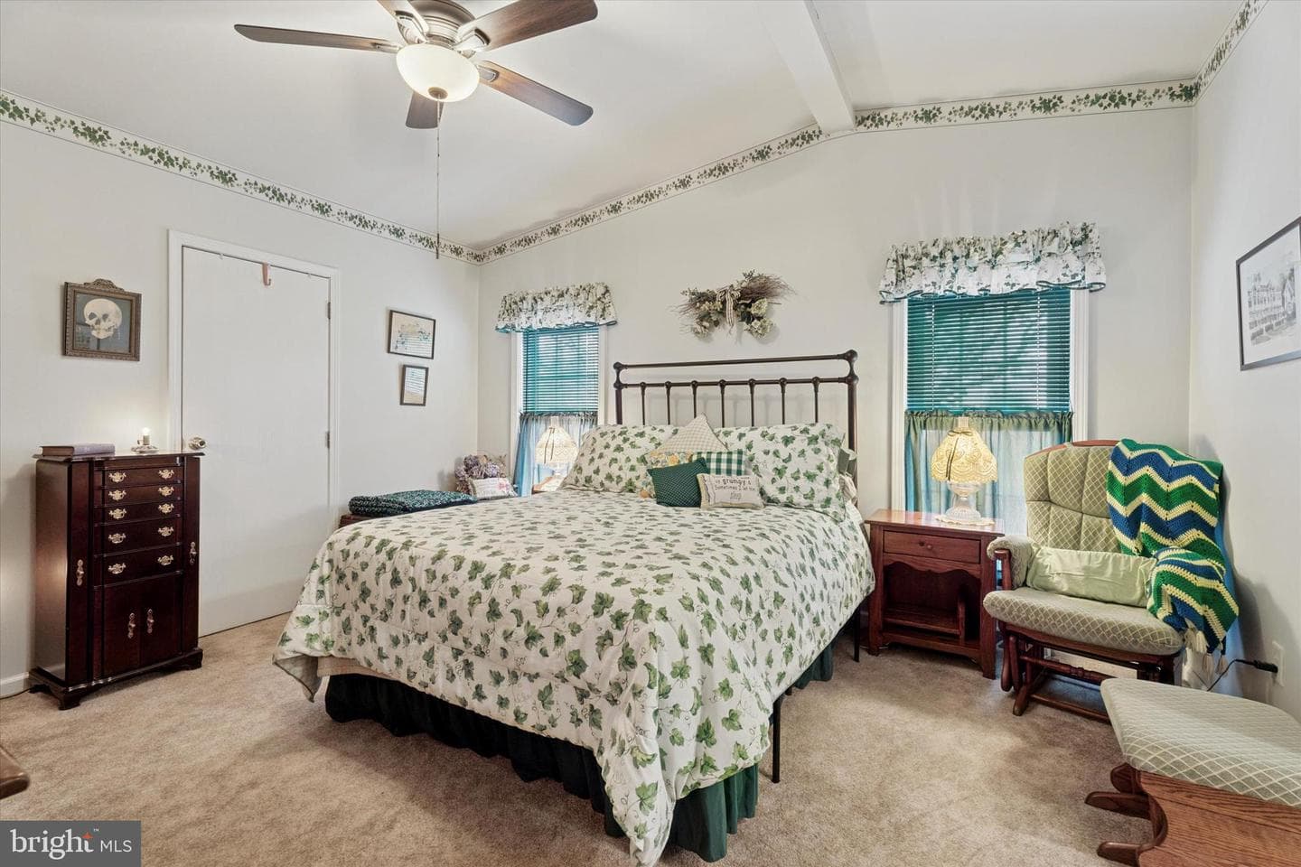 1043 Scenic View Drive photo 10
