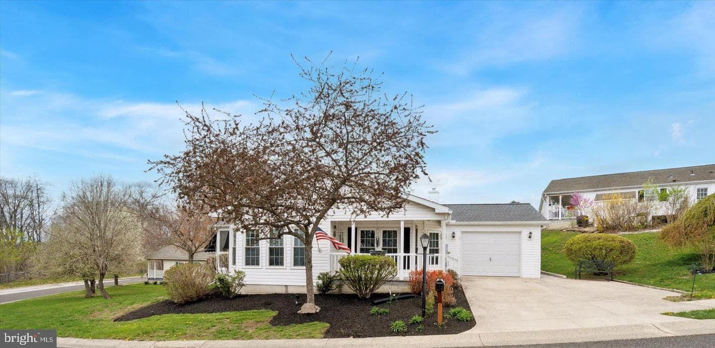 1043 Scenic View Drive photo 2