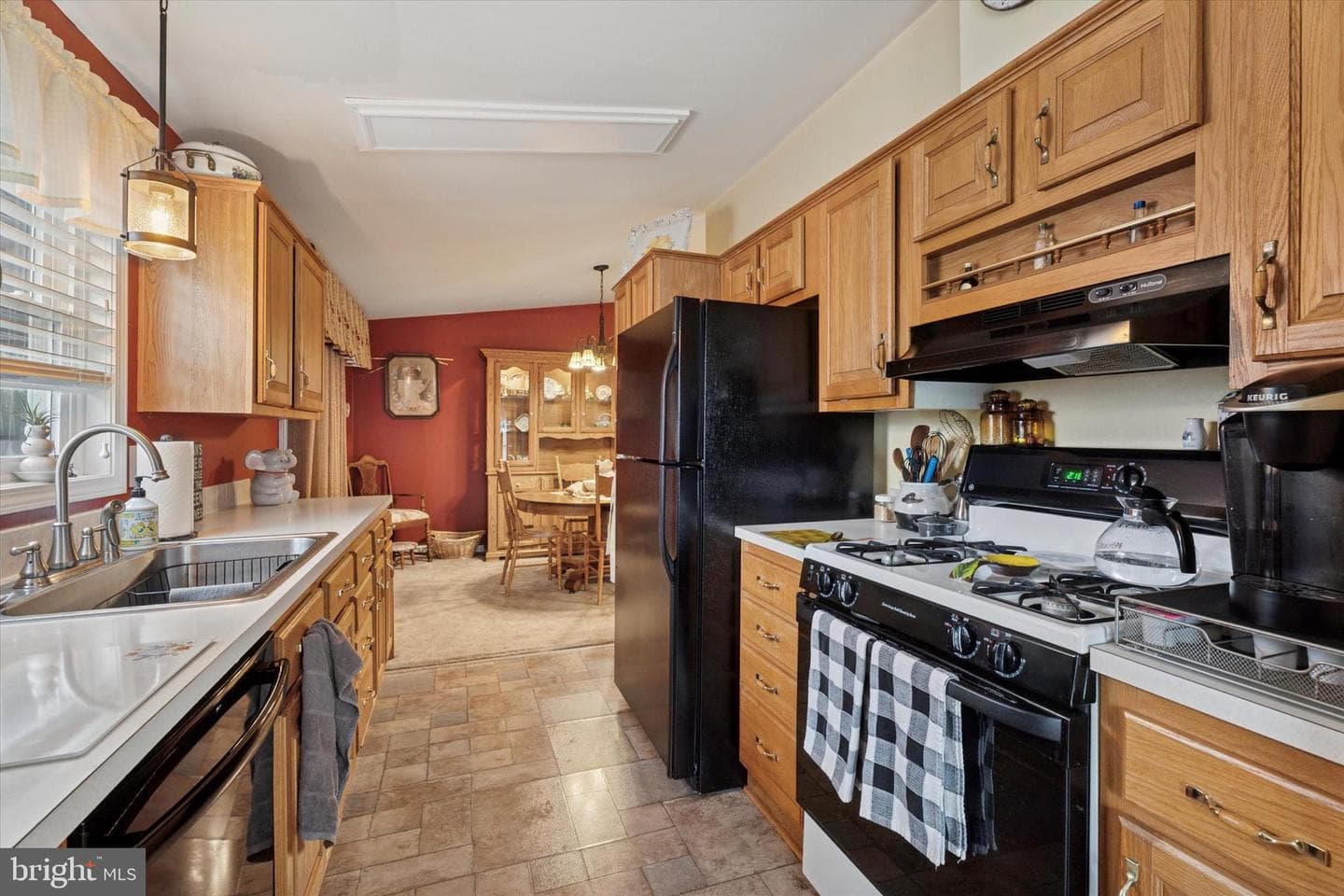1043 Scenic View Drive photo 6