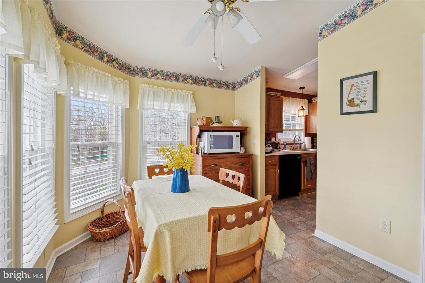 1043 Scenic View Drive photo 7