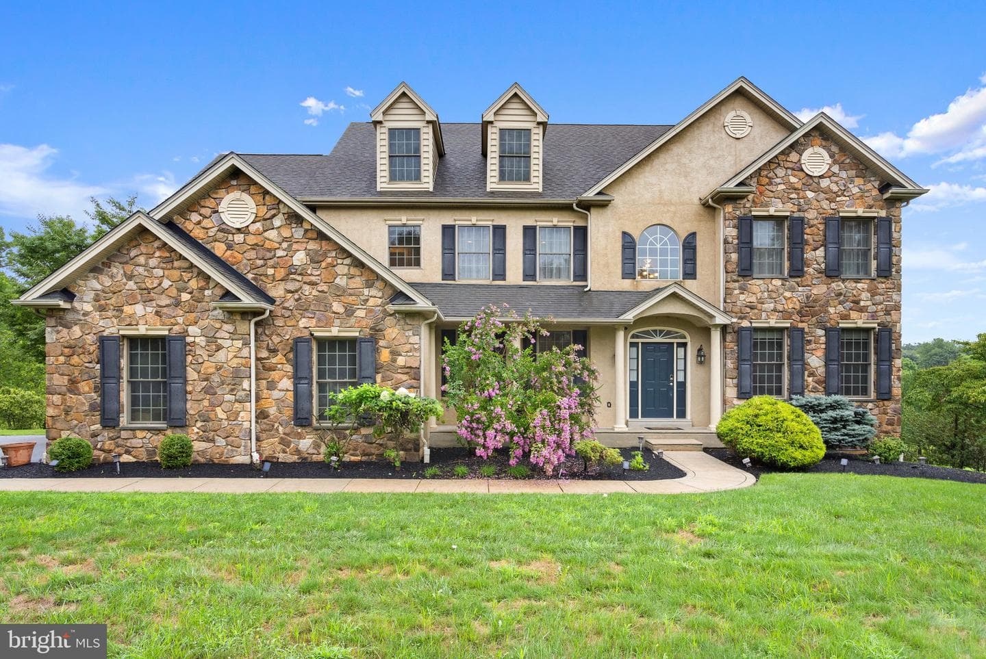1368 Spring Hill Road photo 1