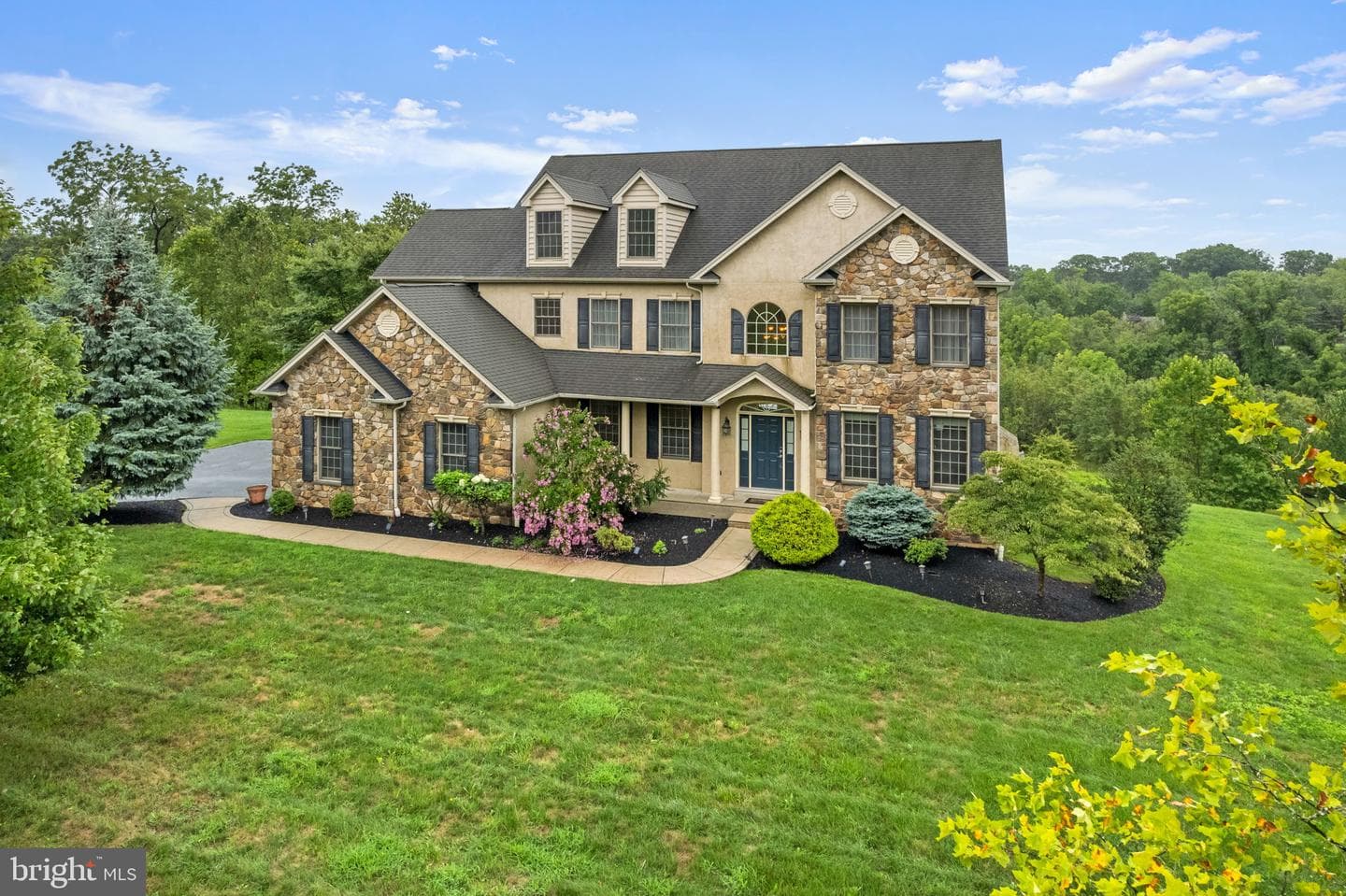 1368 Spring Hill Road photo 2