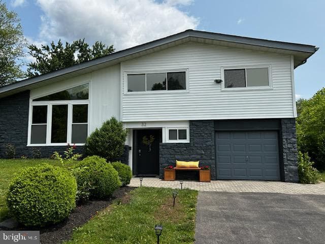 32 Camelot Drive photo 3