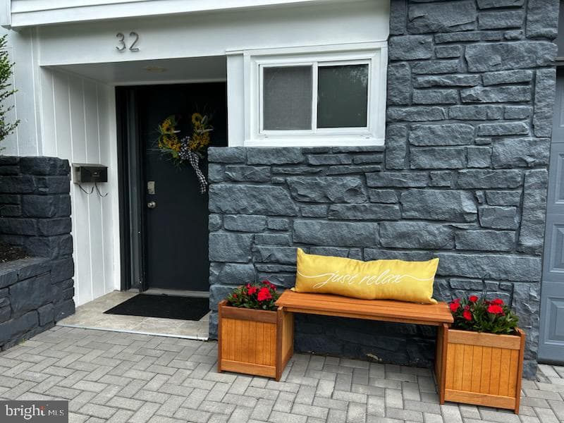 32 Camelot Drive photo 4