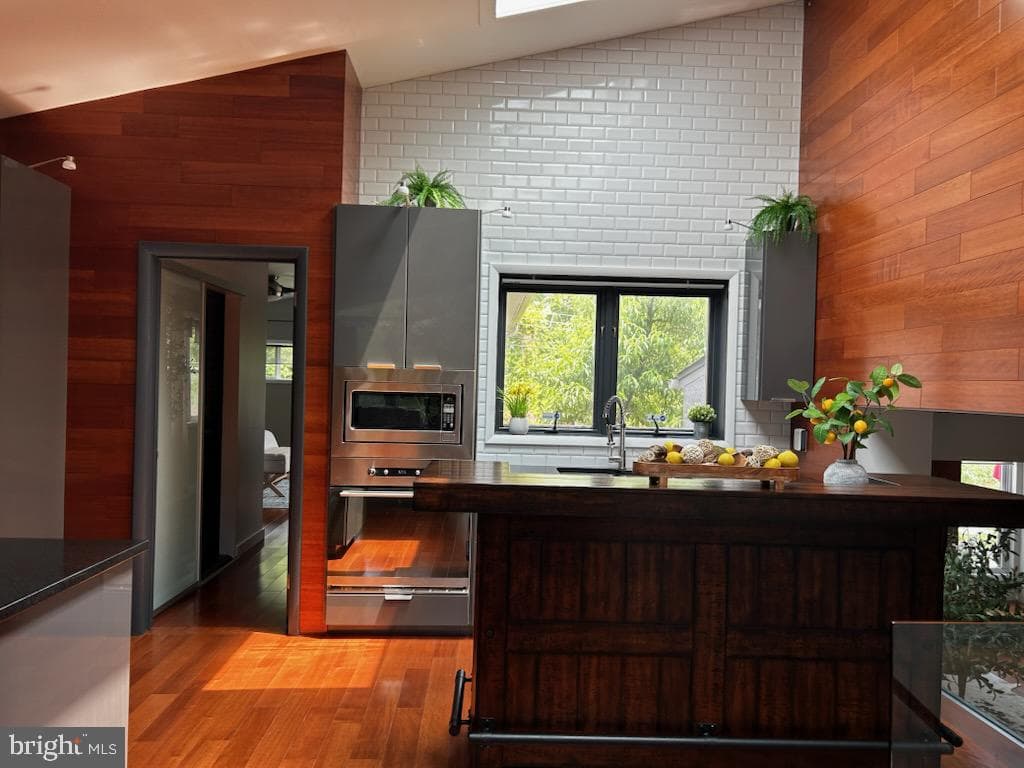 32 Camelot Drive photo 8