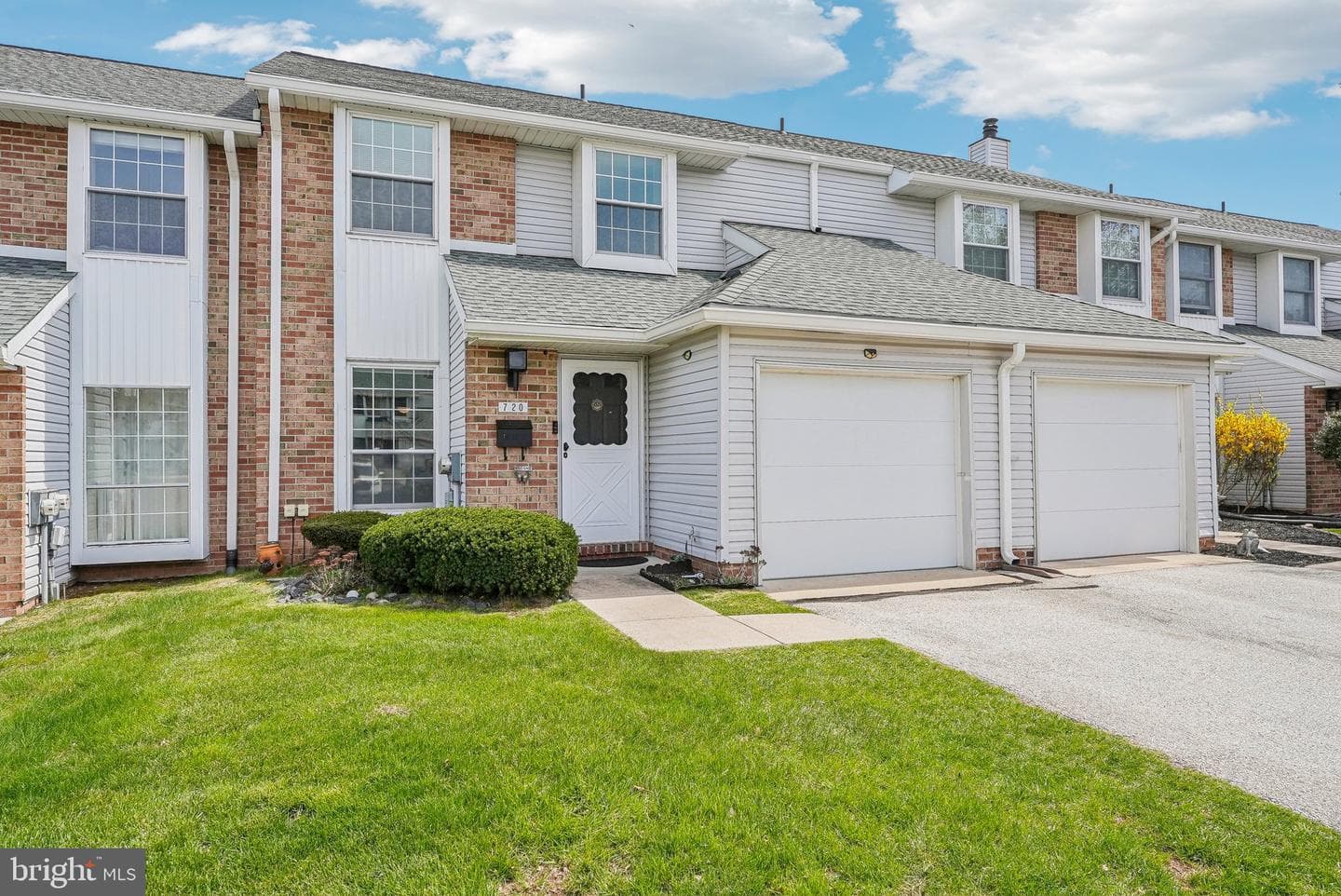 720 Springhouse Court photo 2