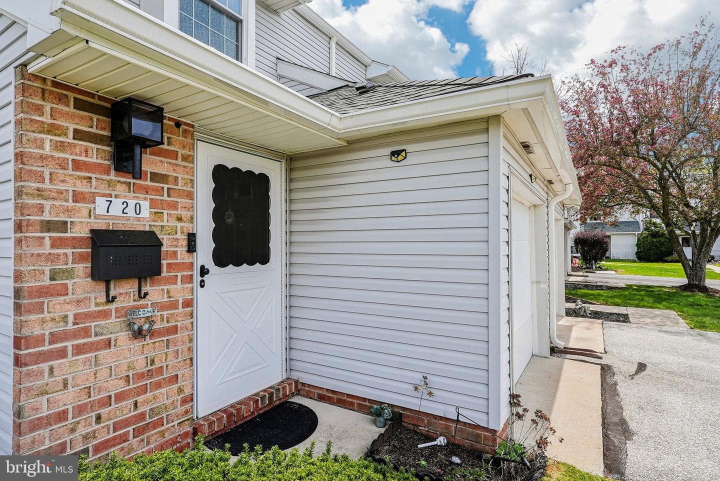 720 Springhouse Court photo 3