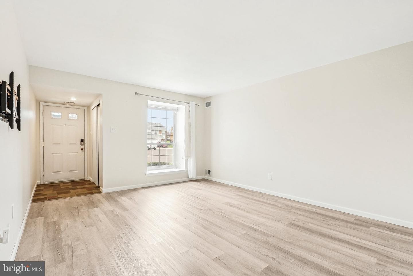 720 Springhouse Court photo 4