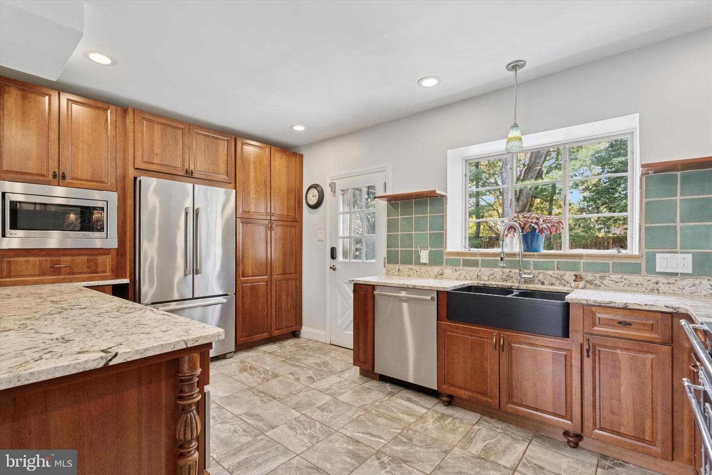 110 Raynham Road photo 31