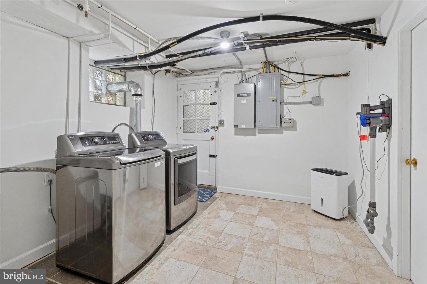 110 Raynham Road photo 56