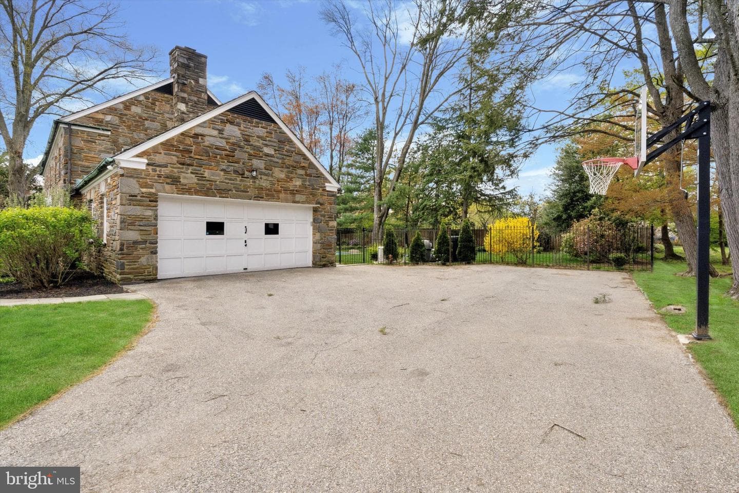 110 Raynham Road photo 6