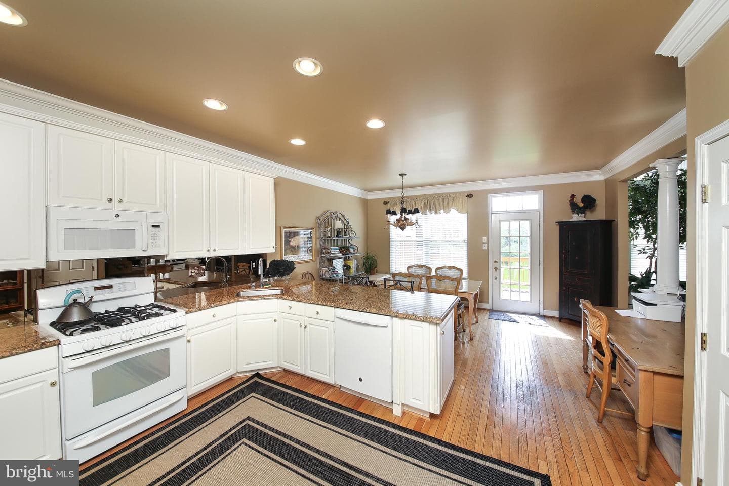 404 Tamworth Court photo 11