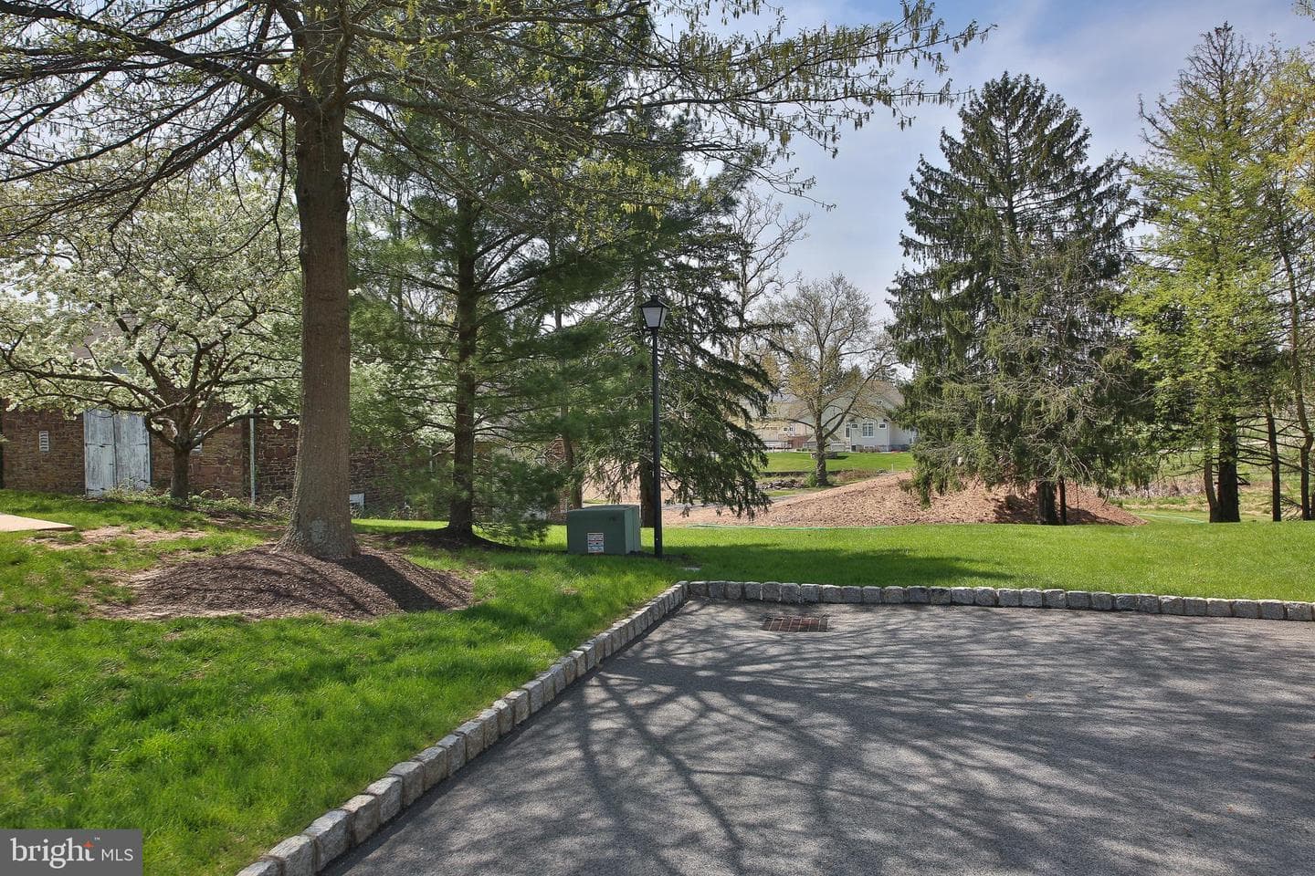 404 Tamworth Court photo 36
