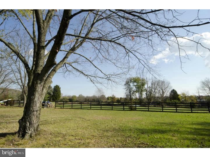 1506 Hilltop Road photo 19