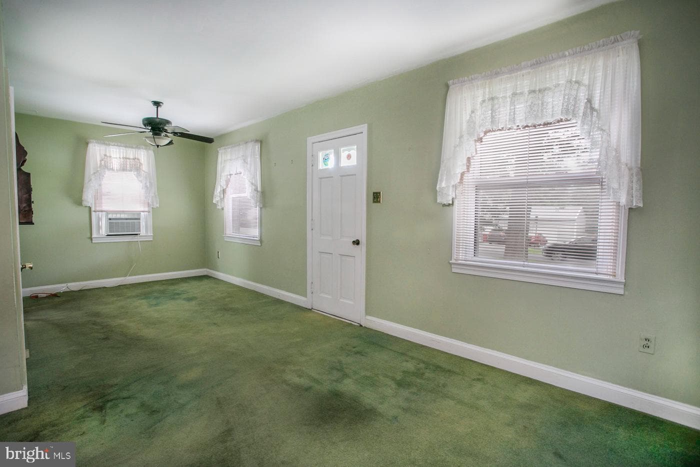7 Hollywood Avenue photo 5