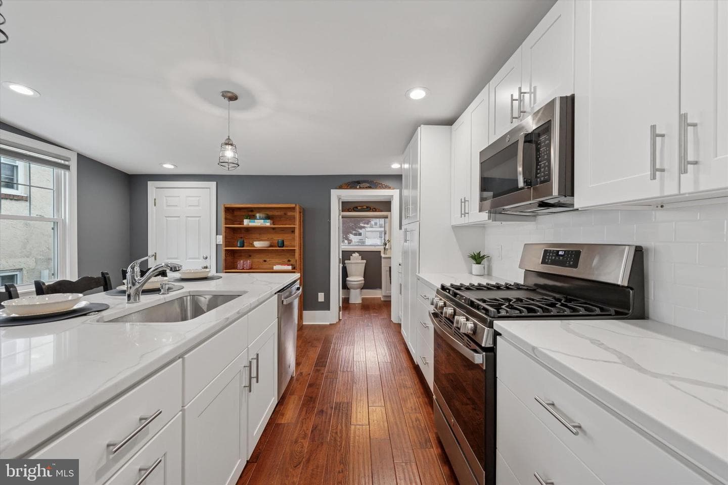 137 E 9th Avenue photo 8