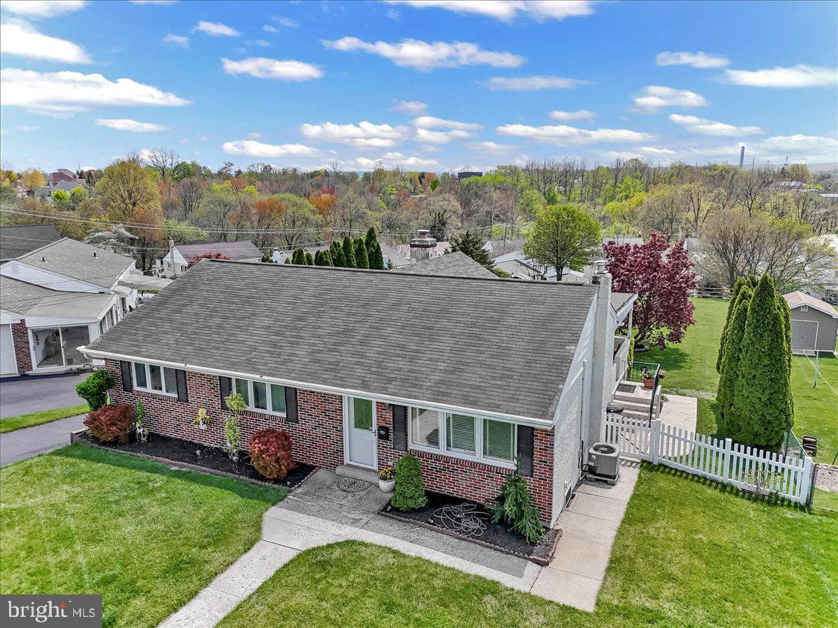 464 Volpe Road photo 1