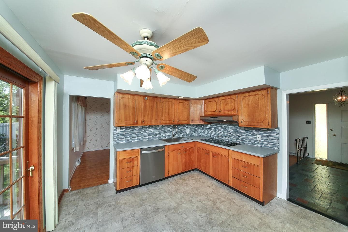 10 Glenn Circle photo 11