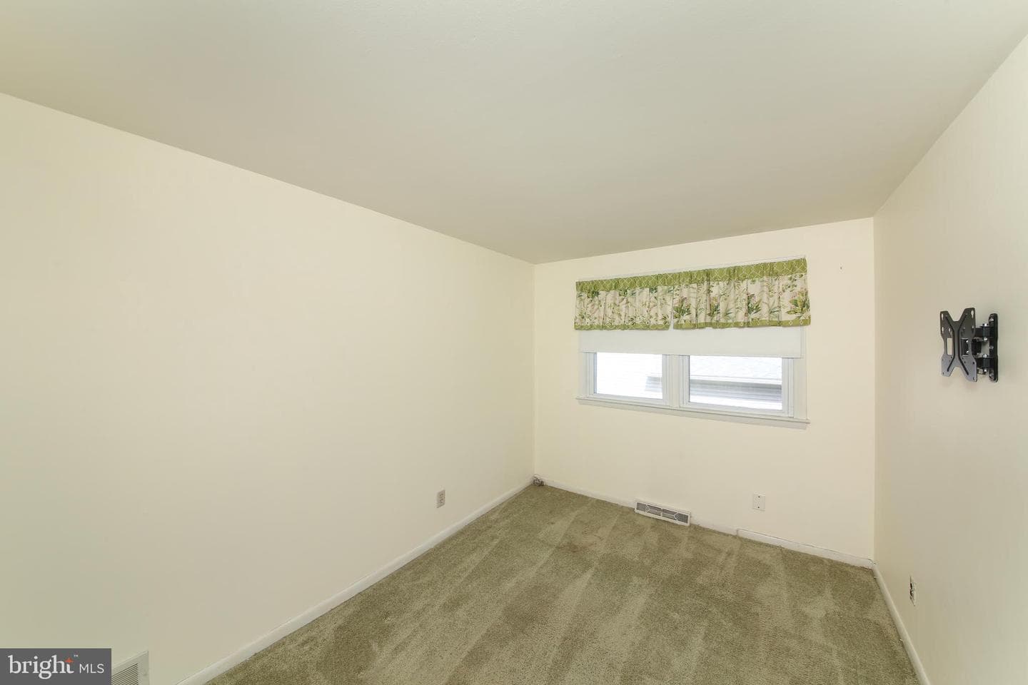 10 Glenn Circle photo 18
