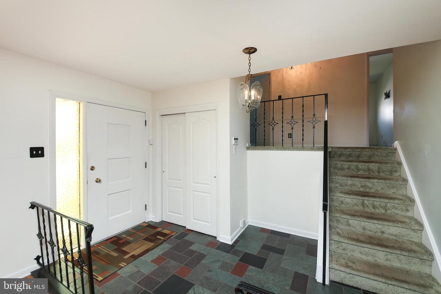 10 Glenn Circle photo 5