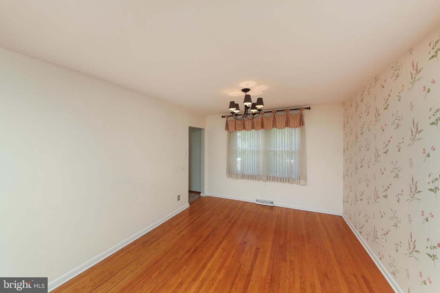 10 Glenn Circle photo 7