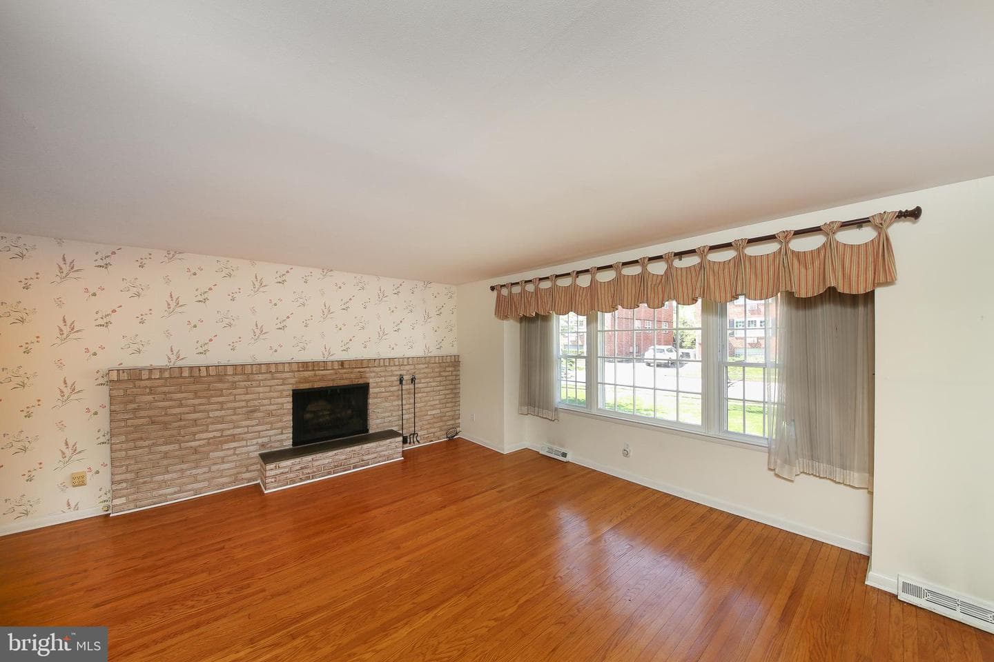 10 Glenn Circle photo 8