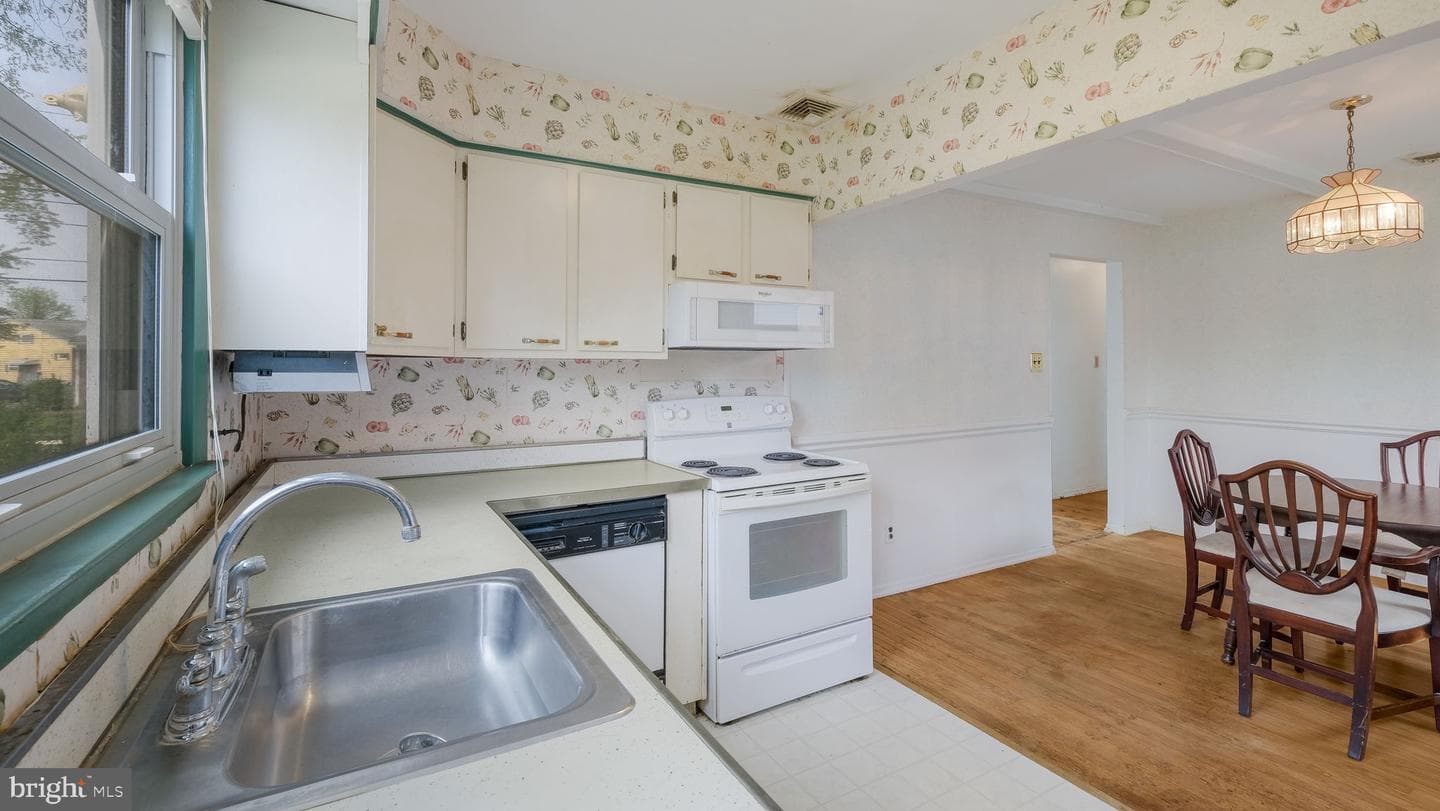 499 Wade Avenue photo 12