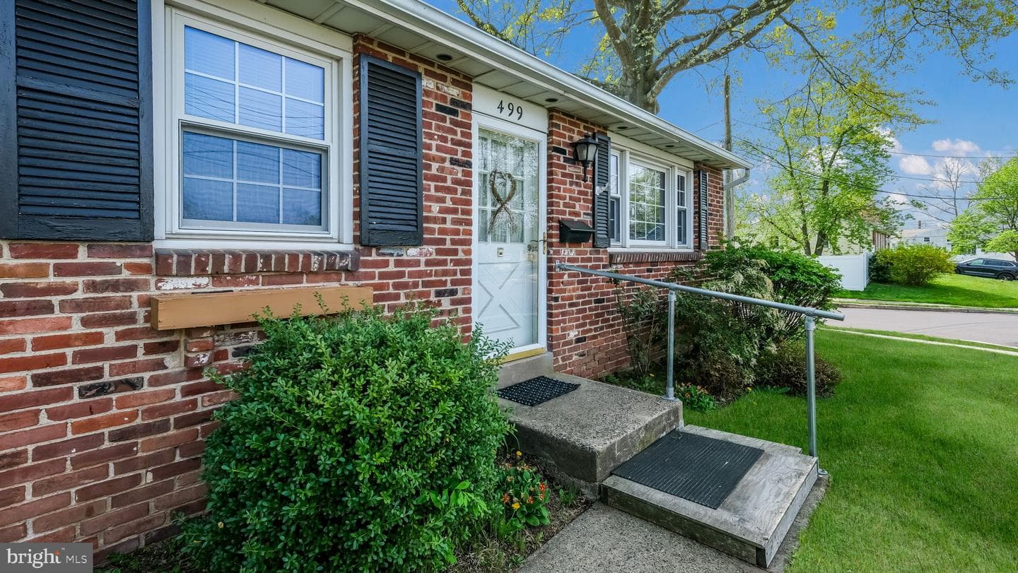 499 Wade Avenue photo 2