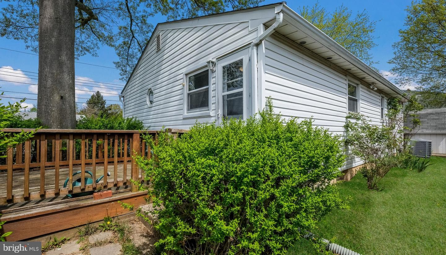 499 Wade Avenue photo 22