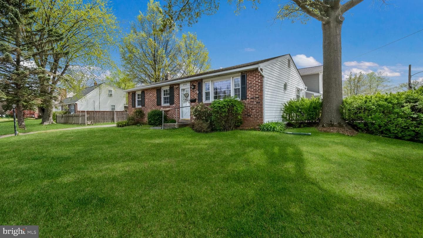 499 Wade Avenue photo 4