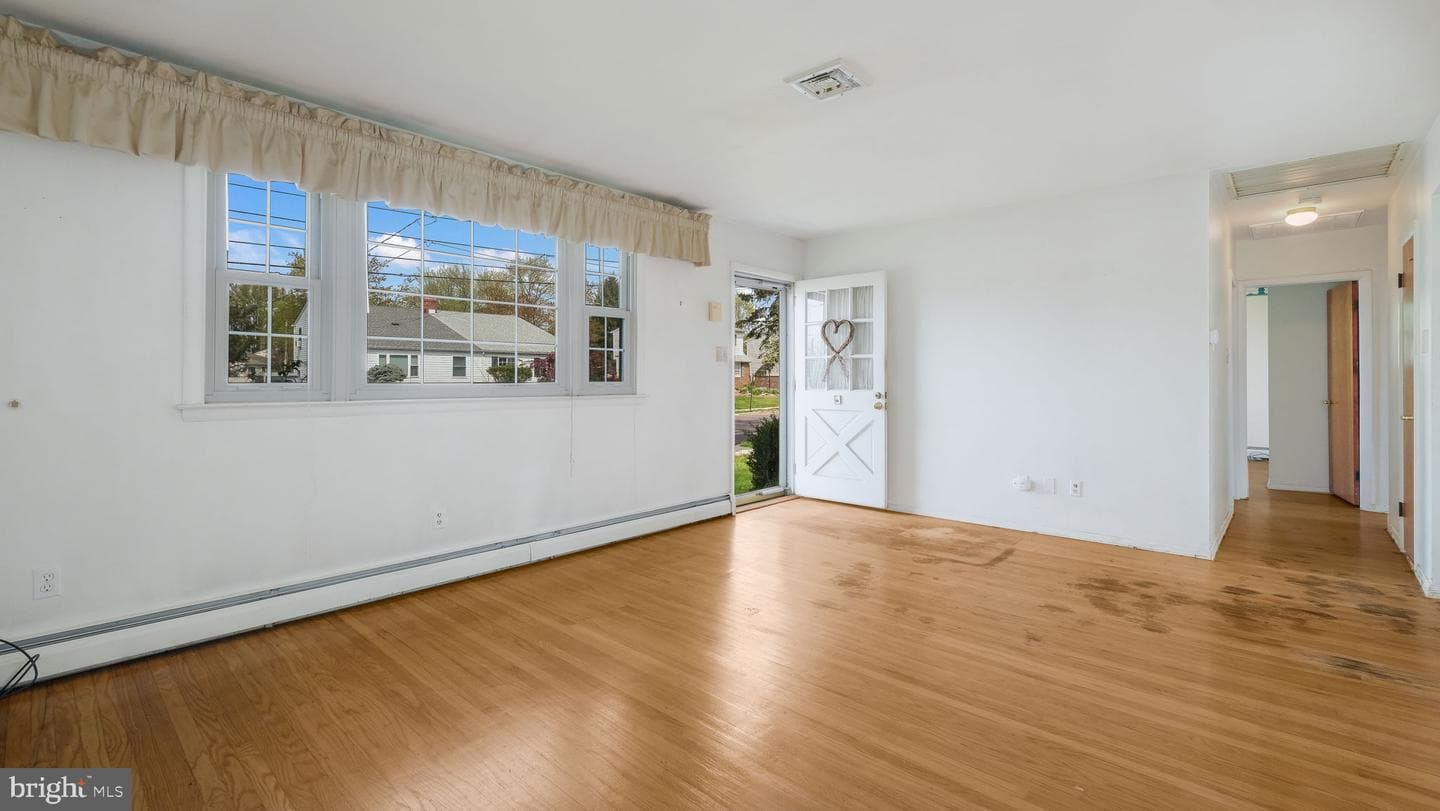 499 Wade Avenue photo 6