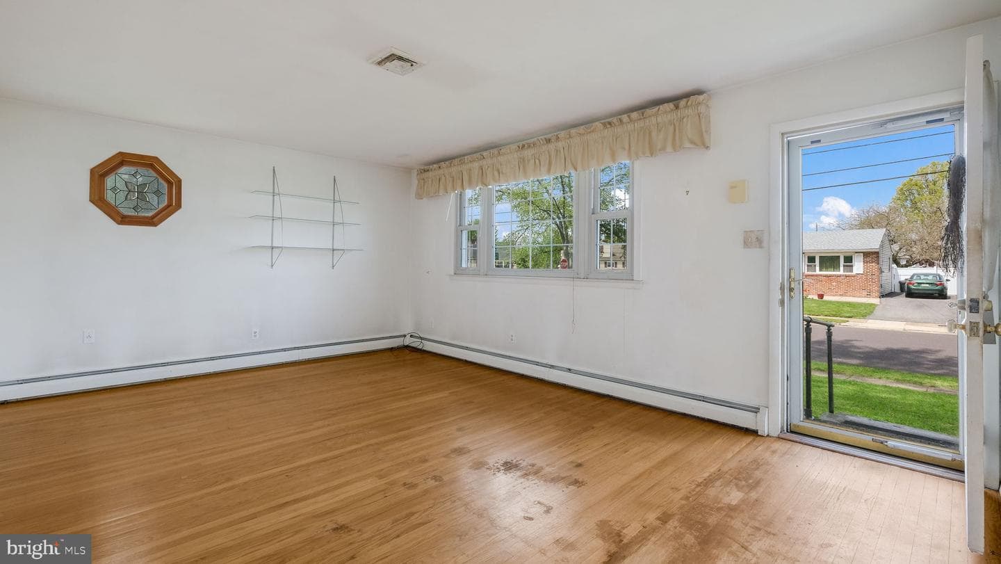 499 Wade Avenue photo 7
