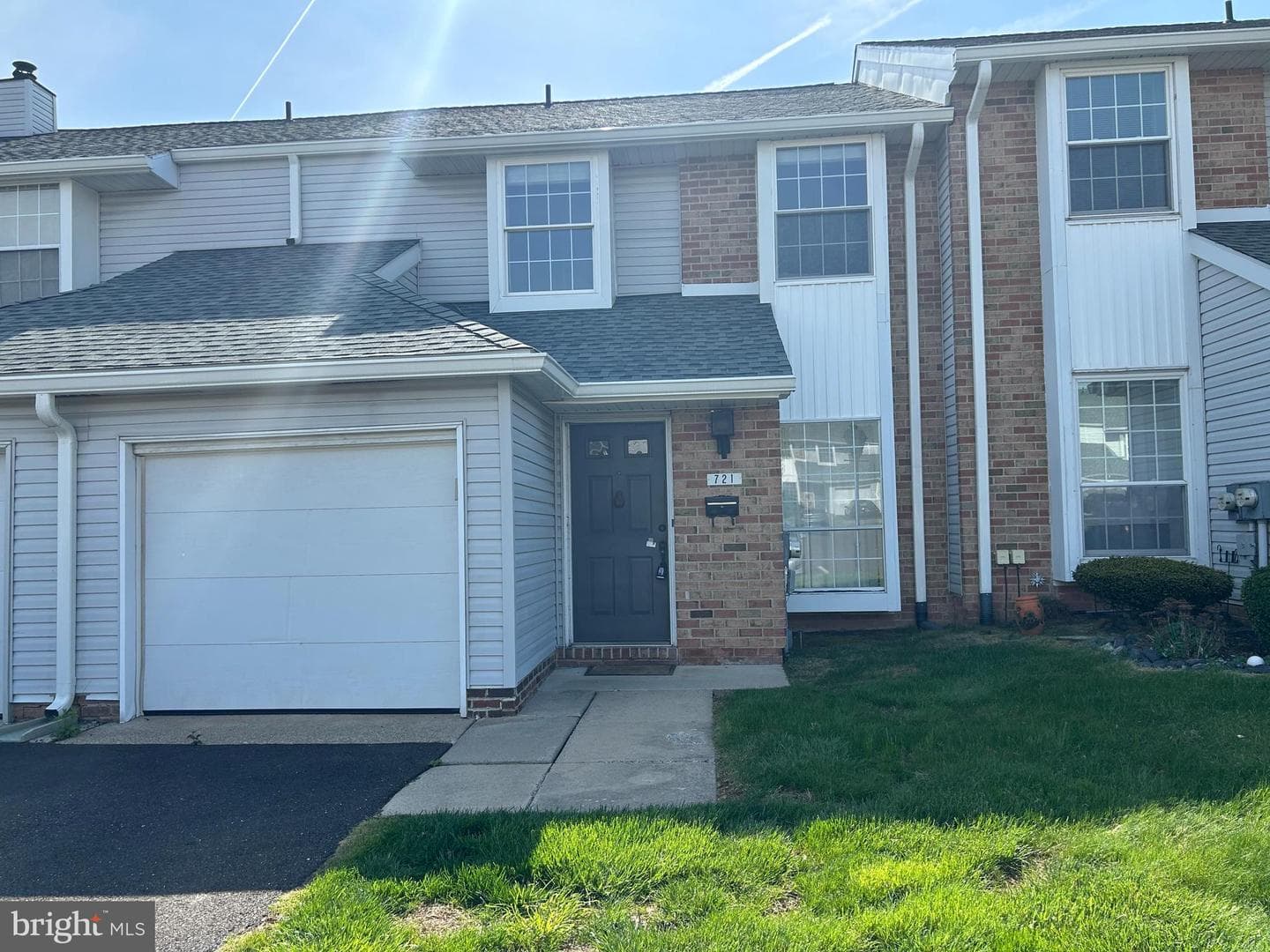 721 Springhouse Court photo 1