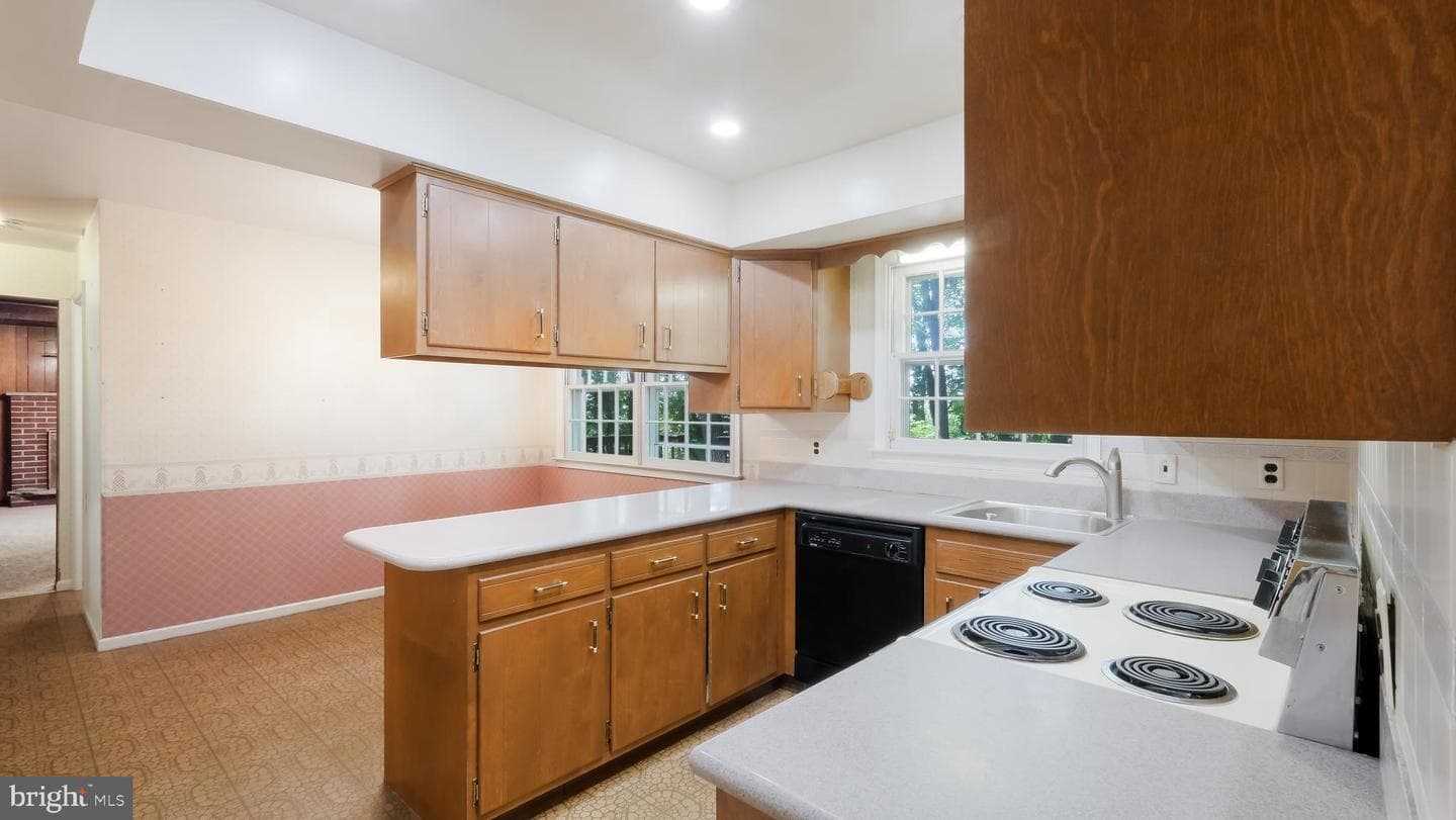 1418 Malcolm Drive photo 12