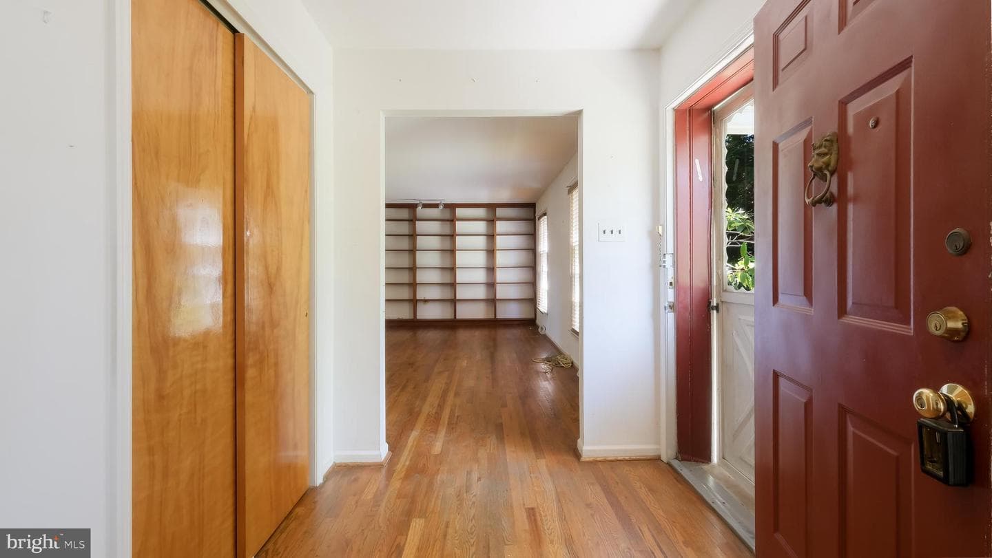 1418 Malcolm Drive photo 5