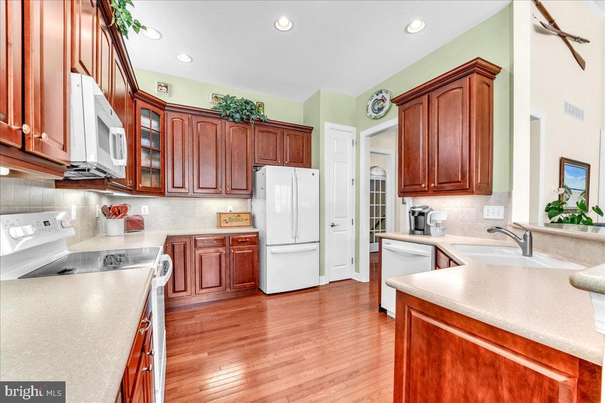 480 Peters Way photo 12