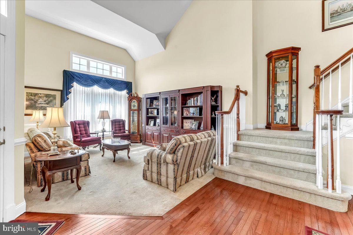 480 Peters Way photo 2