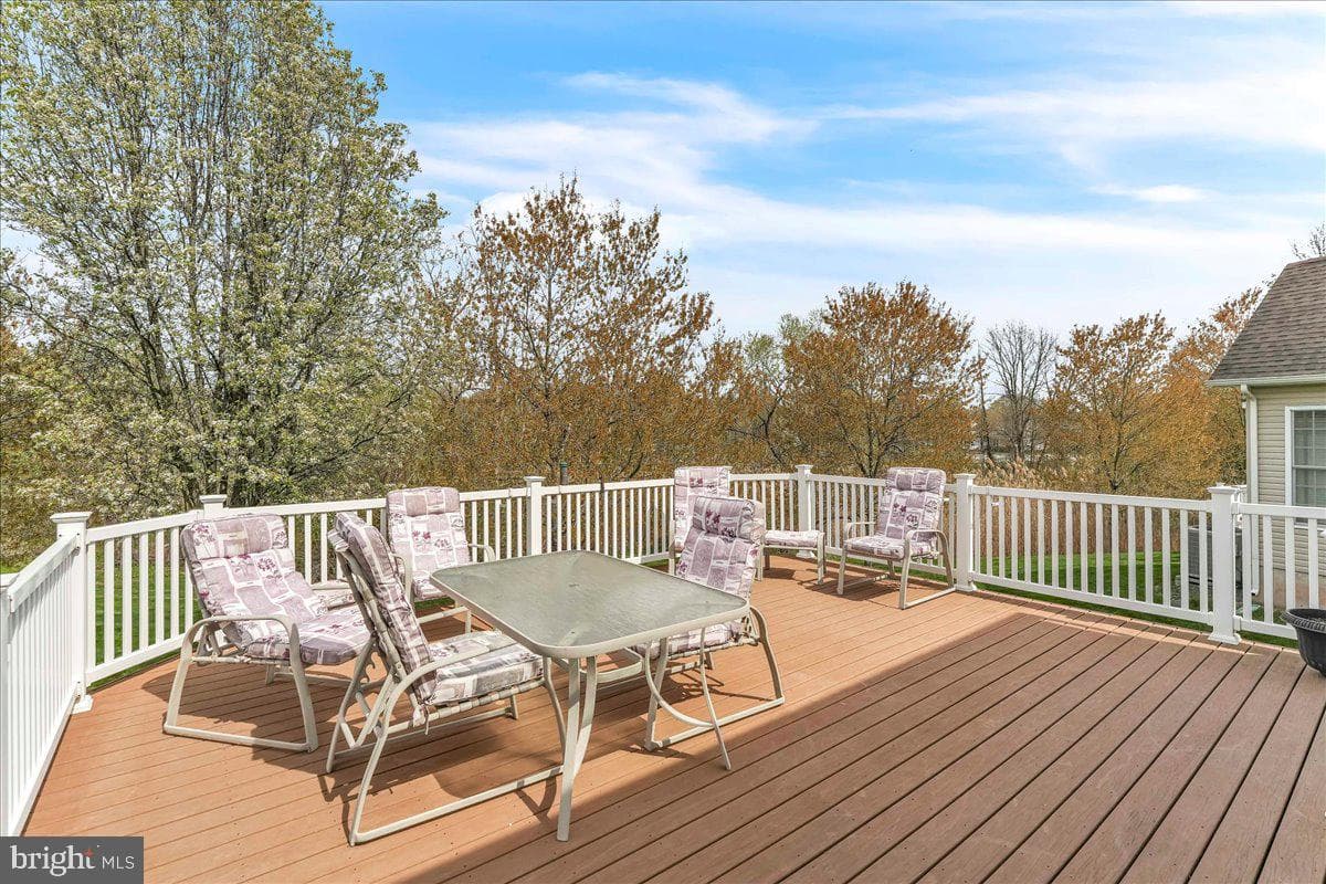 480 Peters Way photo 6
