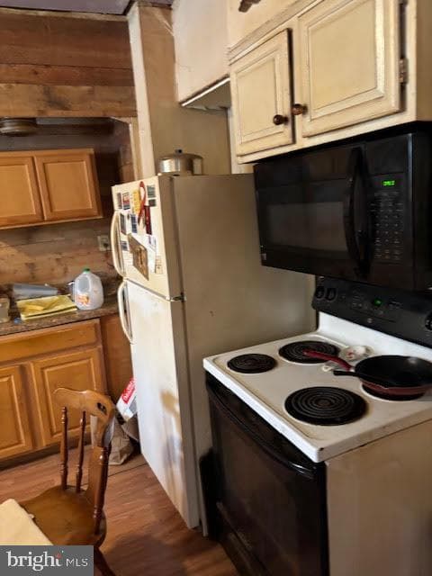 112 E 3rd St. photo 5