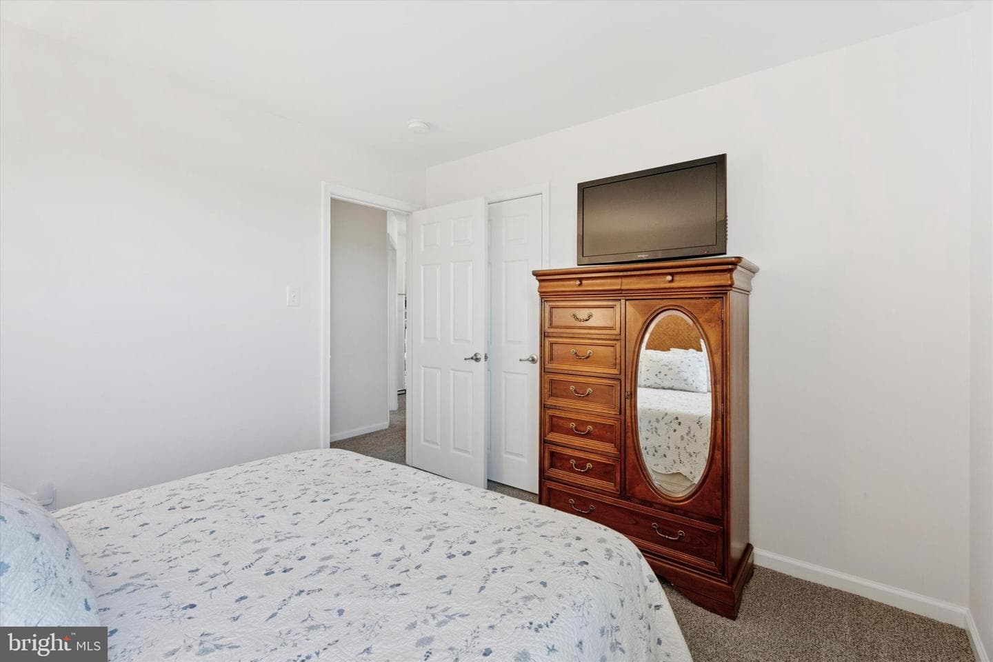 113 Chalet Road photo 18