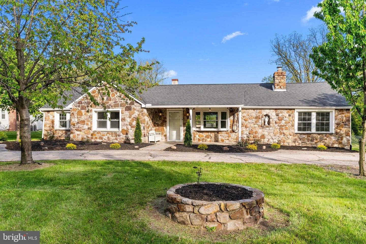 2920 Whitehall Road photo 2