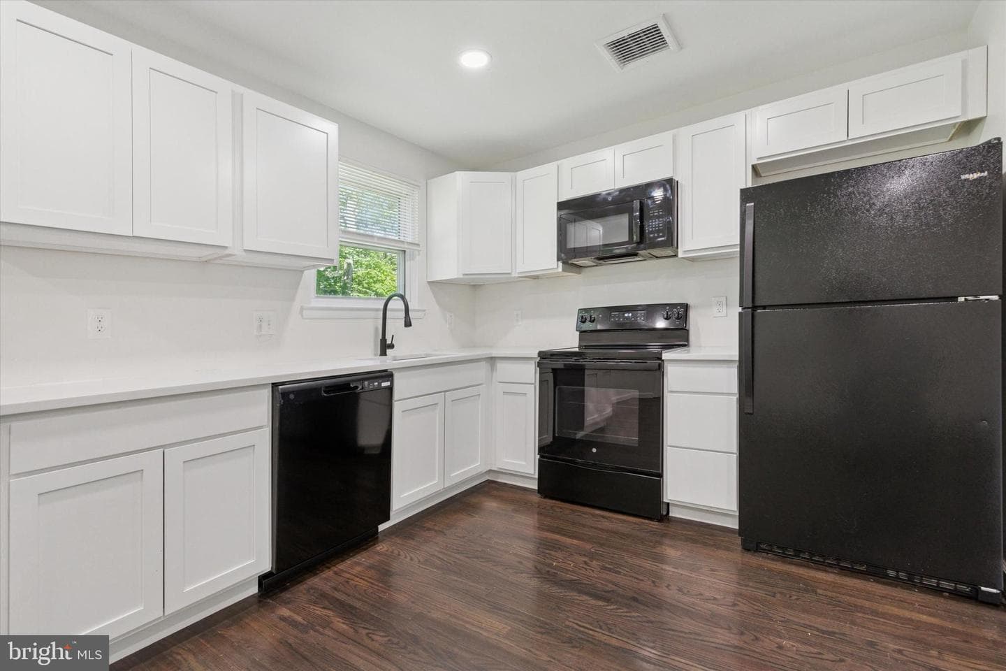 1523 Heather Place photo 11