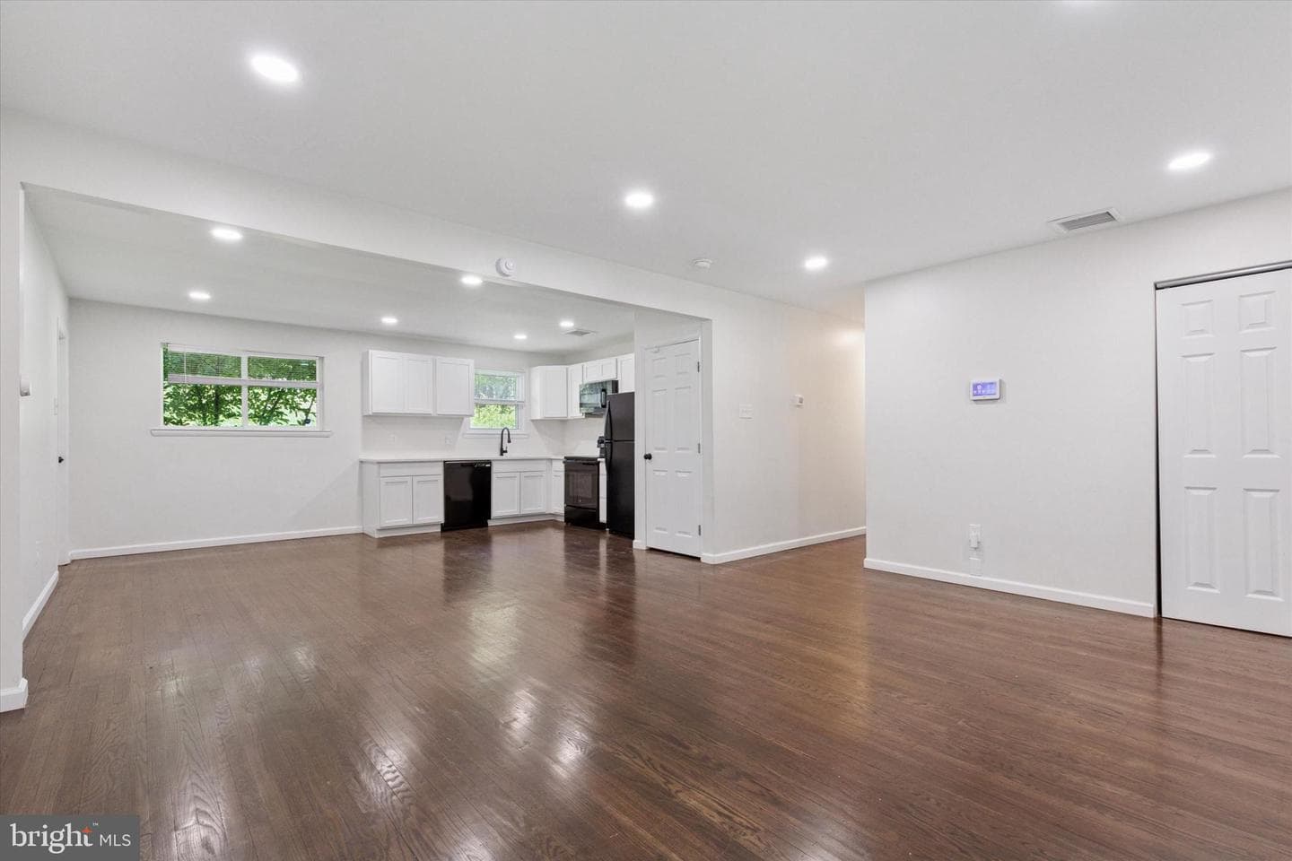 1523 Heather Place photo 4