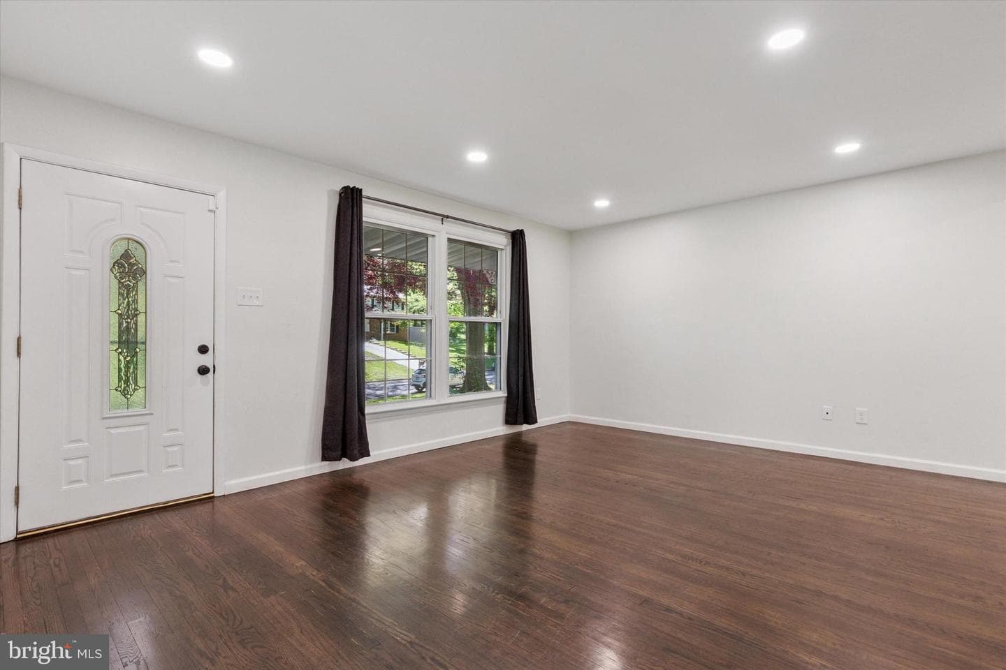 1523 Heather Place photo 6