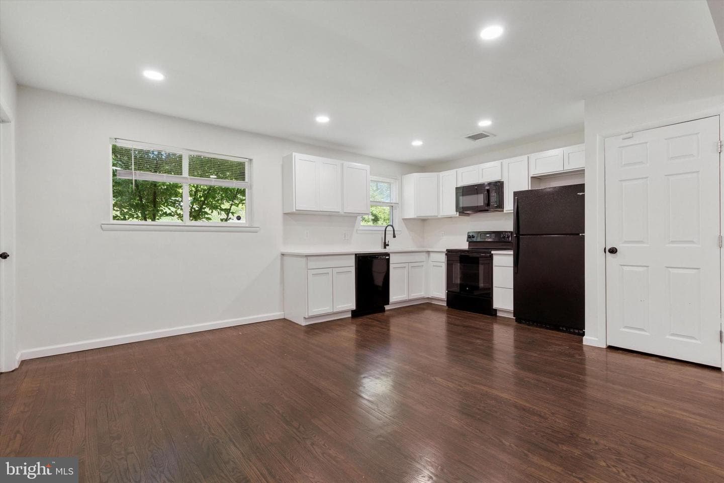 1523 Heather Place photo 7