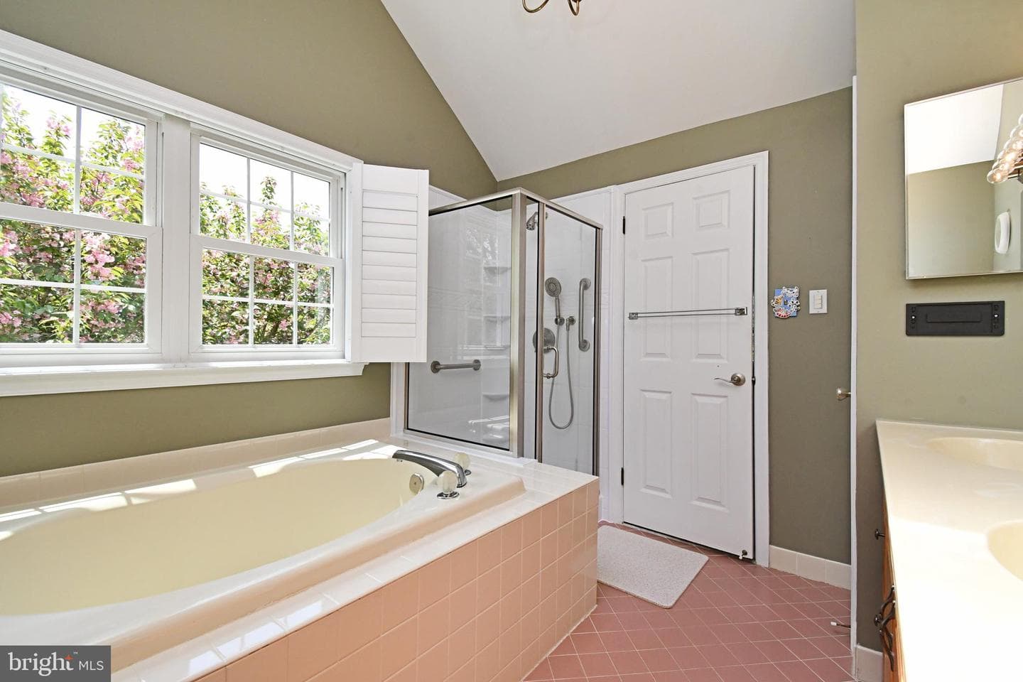 1935 Linden Lane photo 29